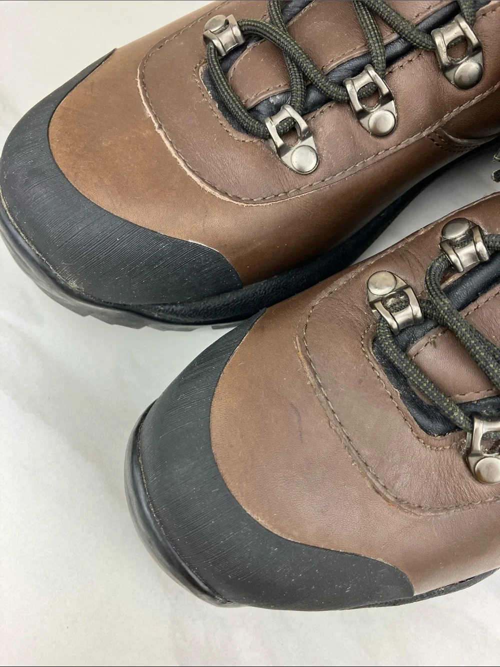 LL Bean GTX Leather Mid Hiking Boots FLAW